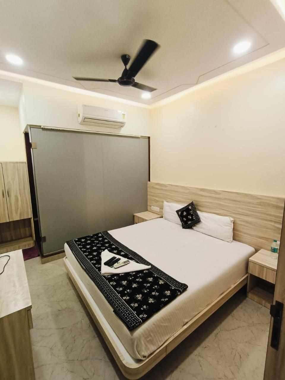 The Kiwwi Hotel Mumbai Kültér fotó
